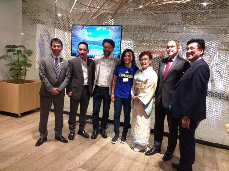 Executivos da Quickly Travel e atletas brasieliros no evento na Japan House