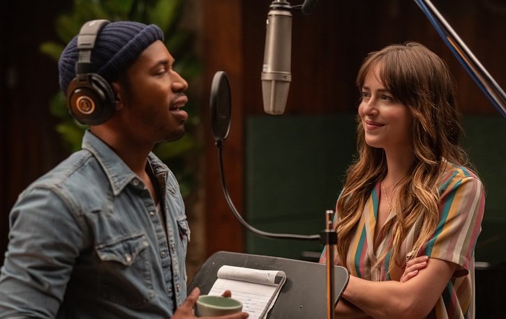 4145_D004_00127_RC
Kelvin Harrison Jr. stars as David Cliff and Dakota Johnson as Maggie Sherwoode in THE HIGH NOTE, a Focus Features release.  
Credit: Glen Wilson / Focus Features