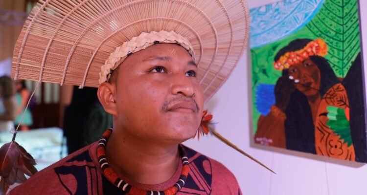 Mostra de arte indígena no Centro histórico de Manaus