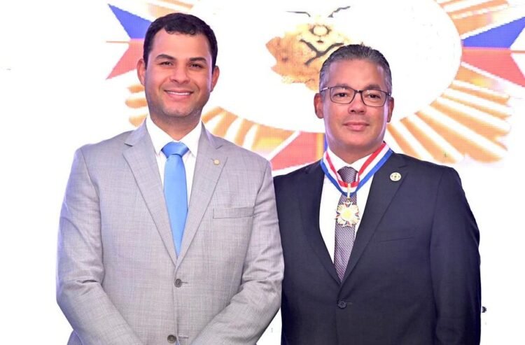 Conselheiro Josué Cláudio recebe Mérito Legislativo
