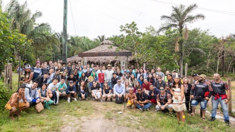 Alunos do MIT participam de imersão cultural na Amazônia