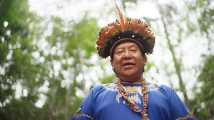 Doutor honoris causa para Davi Kopenawa Yanomami