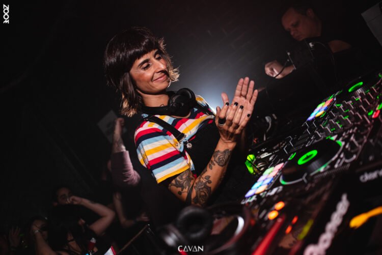 DJs nacionais agitam festa no Unba neste sábado