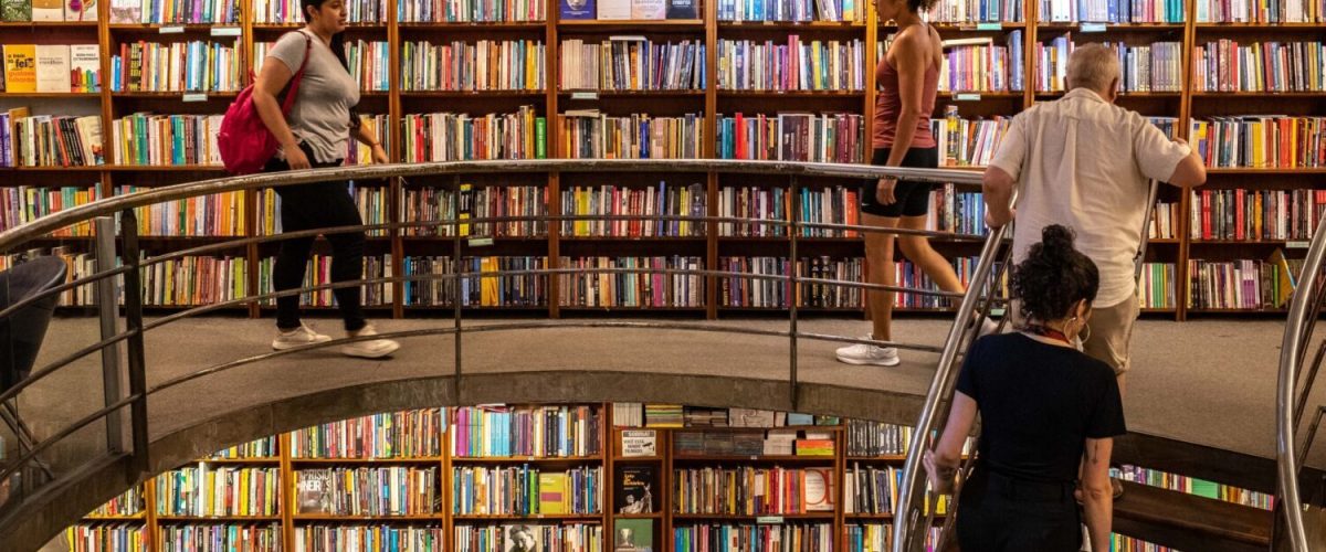 DNT  07-02-2024 - SAO PAULO - SP / CADERNO 2 OE / LIVREIRO DA MARTINS FONTES - Movimentação na livraria Martins Fontes na Av. Paulista, 509 em São Paulo. FOTO - DANIEL TEIXEIRA / ESTADAO