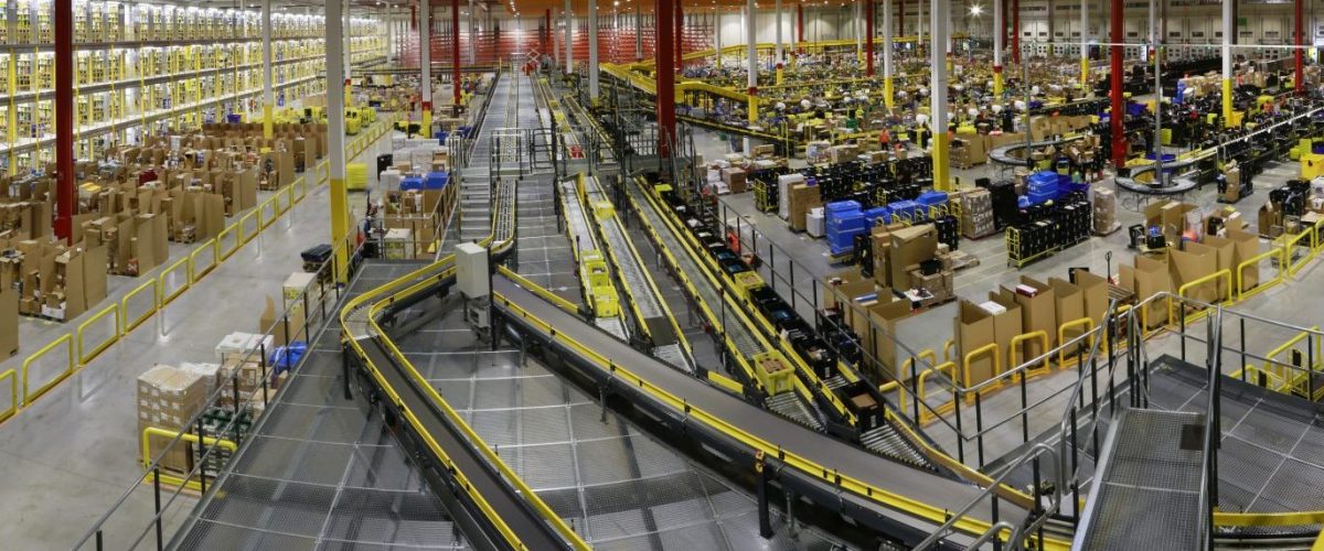Panorama-interior-centro-logistico-Amazon