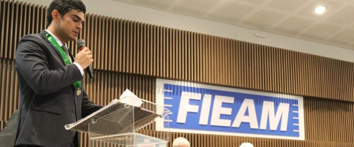 Pedro Monteiro faz agradecimento em nome dos homenageados