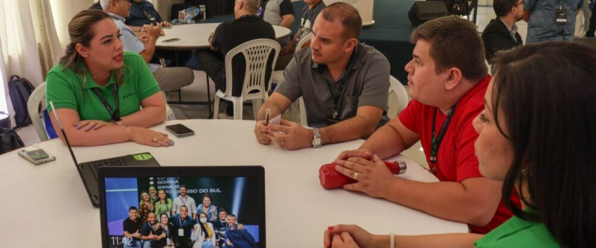 aatec-mesa-negocios-foto-francisco-santos